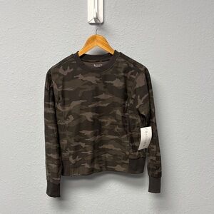NWT Athleta W’s Sz XS Farallon printed Olive Camo Crewneck Sweatshirt